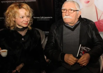 Бывшая жена Армена Джигарханяна смогла родить естественным путем в 46 лет