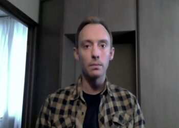 Находящийся в больнице актер Илья Дель отказался от претензий к ранившей его подруге