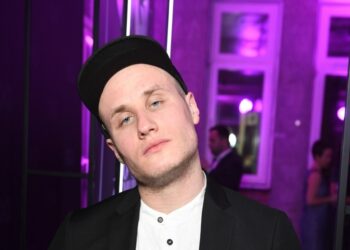 Покинувший РФ из-за СВО актер из «Метода» все еще зарабатывает на родине