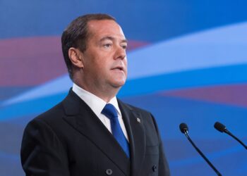 Медведев пригрозил войной тем, кто исполнит ордер МУС против Путина