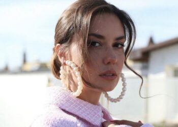 Экс-жену Прилучного Агату Муцениеце заподозрили в новой беременности