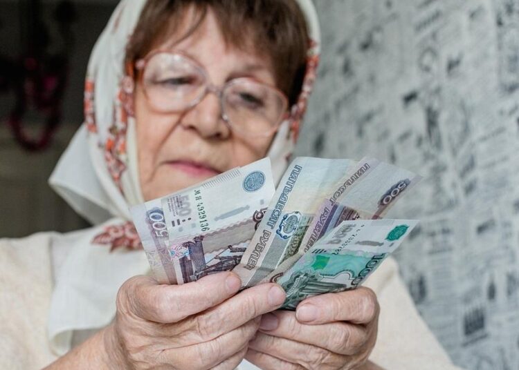 Депутаты напомнили народу о досрочных пенсионных выплатах в мае