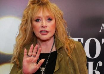 Галкин* опубликовал новое фото Пугачевой: стройная девочка в мини