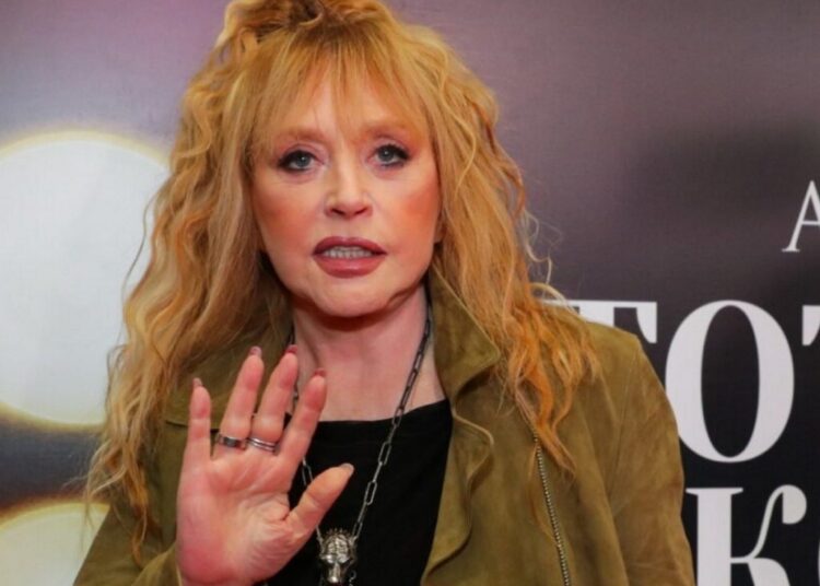 Галкин* опубликовал новое фото Пугачевой: стройная девочка в мини