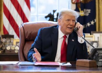 СМИ США: Трампу не дают набрать Путина по телефону