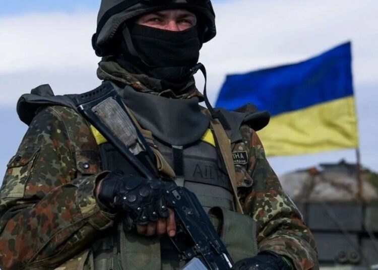 Солдаты ВСУ переодеваются в гражданских и переходят на сторону России