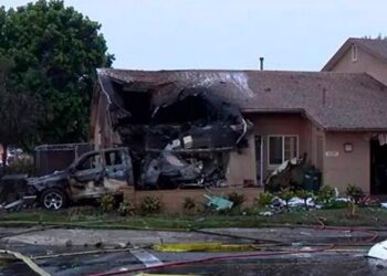 Самолет Cessna 550 упал на жилой квартал, погиб известный музыкант