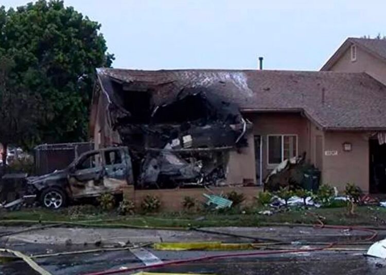 Самолет Cessna 550 упал на жилой квартал, погиб известный музыкант