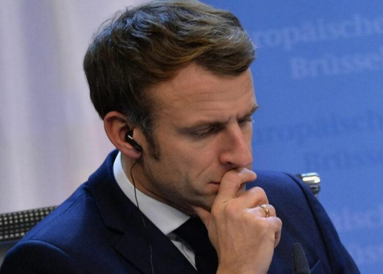 Кто в доме главный: президент Франции схлопотал по лицу от своей жены