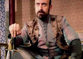 Известный по «Великолепному веку» актер Халит Эргенч попал в тюрьму