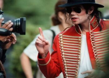 Кожа да кости: в СМИ попали подробности вскрытия Майкла Джексона