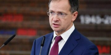 Мединский назвал причину, по которой Киев не спешил принимать тела погибших