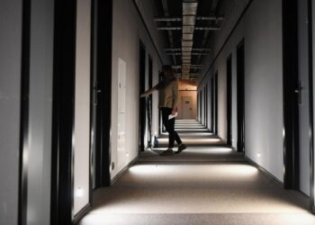 Не пейте из этого: сотрудница отеля рассказала правду об уборке номеров