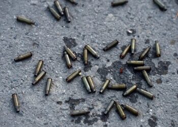 В Волгоградской области разыскивают контрактника, из ревности расстрелявшего двух мужчин