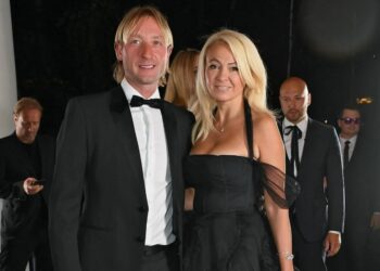 Раскрыта стоимость пластики Евгения Плющенко, сделанной втайне от жены