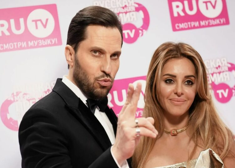 Болезнь и смерть отчима примирили шоумена Александра Ревву с родной матерью