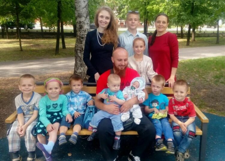 Экс-супруга многоженца Сухова высказалась по делу о домогательствах к их дочери