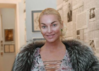 Волочкова надеется, что ее дочери «хватит ума» не брать армянскую фамилию мужа