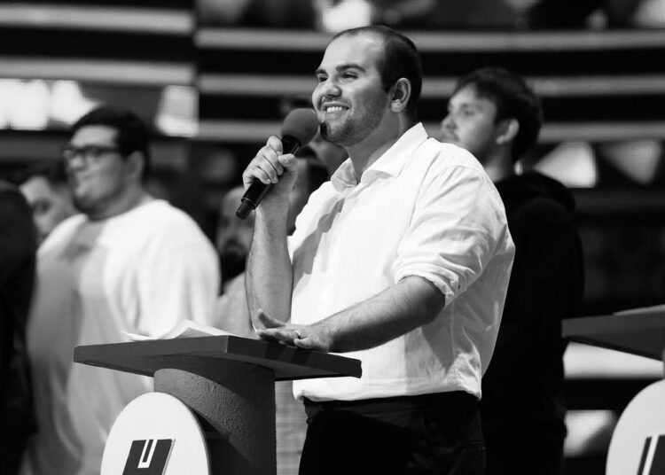 В возрасте всего 30 лет скончался игрок команды КВН «Армянская сборная» Арсен Апресян