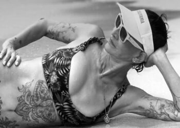 70-летняя Ирина Хакамада не постеснялась показать фигуру в бикини