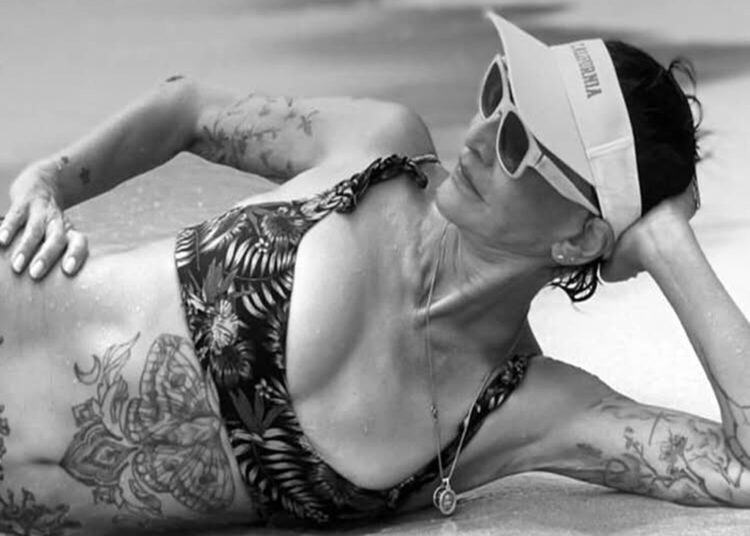 70-летняя Ирина Хакамада не постеснялась показать фигуру в бикини