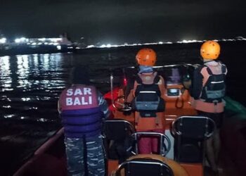 Десятки без вести пропавших: на популярном у россиян Бали затонул паром