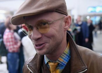 Что грозит устроившему дебош в самолете комику Дмитрию Хрусталеву