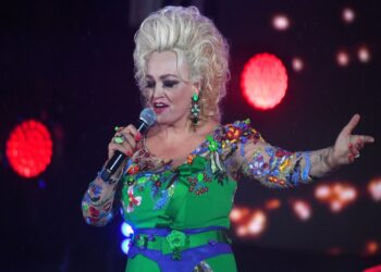 Чем владеет семья разбогатевшей Кадышевой, неожиданно популярной у зумеров?