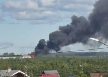 В Соликамске горит знаменитый “Белый лебедь”, полный самых жестоких убийц