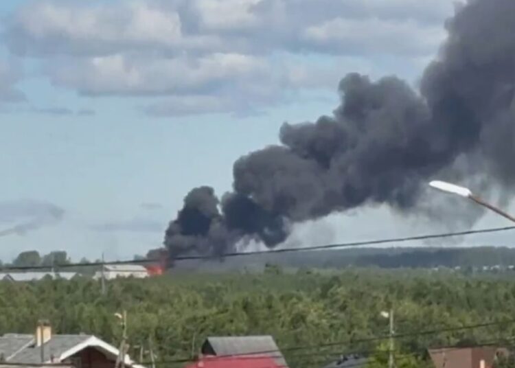 В Соликамске горит знаменитый “Белый лебедь”, полный самых жестоких убийц