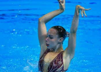 Синхронистка рассказала, как она сохраняет полный макияж в воде