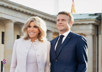 Во Франции найден мертвым врач, обещавший рассказать правду об операциях жены Макрона