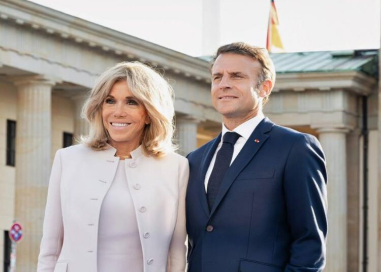 Во Франции найден мертвым врач, обещавший рассказать правду об операциях жены Макрона