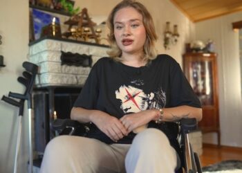 Искалеченная в Дубае модель Ковальчук показалась в инвалидном кресле