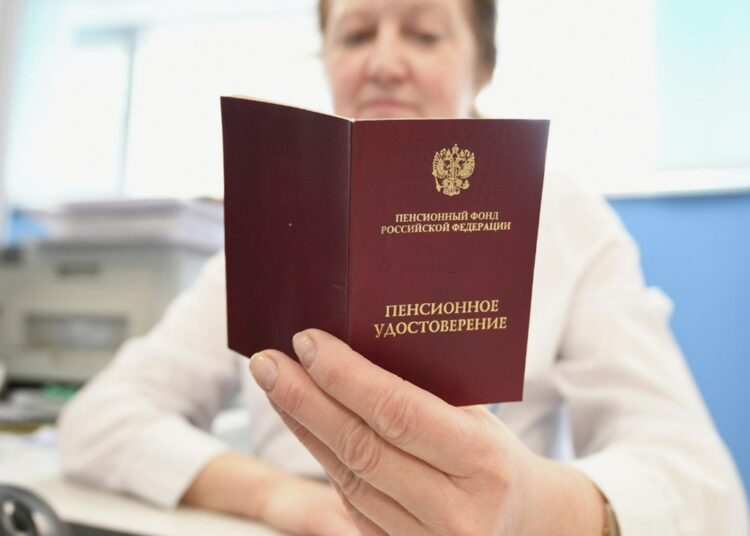 Россияне узнали о том, что «Почта России» может делать с их пенсиями