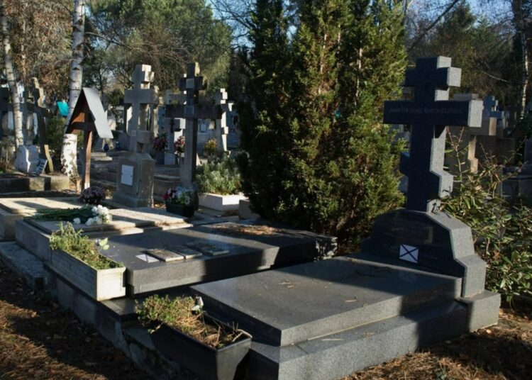 Не суеверие, а доказательная медицина: какими болезнями чреват поцелуй покойника в лоб