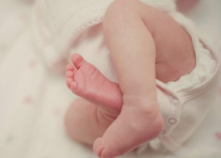 Молодой отец-петербуржец перекусил новорожденному пуповину и чуть не убил ребенка