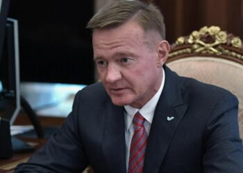 Брошенная Tesla, рыдающая девушка и наградной ПП: что известно о смерти Романа Старовойта