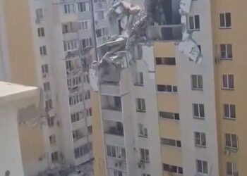 Убежавшего от матери мальчика раздавило обломками дома в Саратове