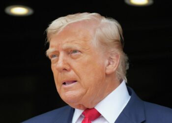 Дональд Трамп посоветовал Дмитрию Медведеву следить за словами