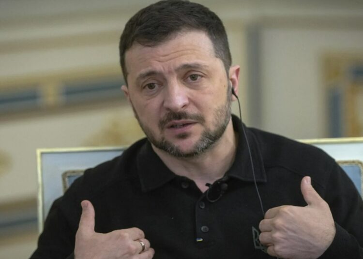 Зеленский может пожертвовать позициями ВСУ ради власти