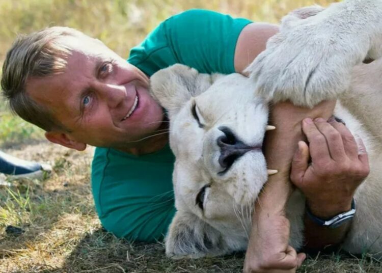 «Я воскрес»: покусанный львами Олег Зубков вышел из больницы