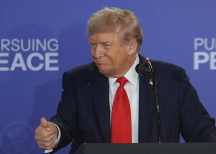 Трамп проговорил с Зеленским большую часть пути перелета с Аляски