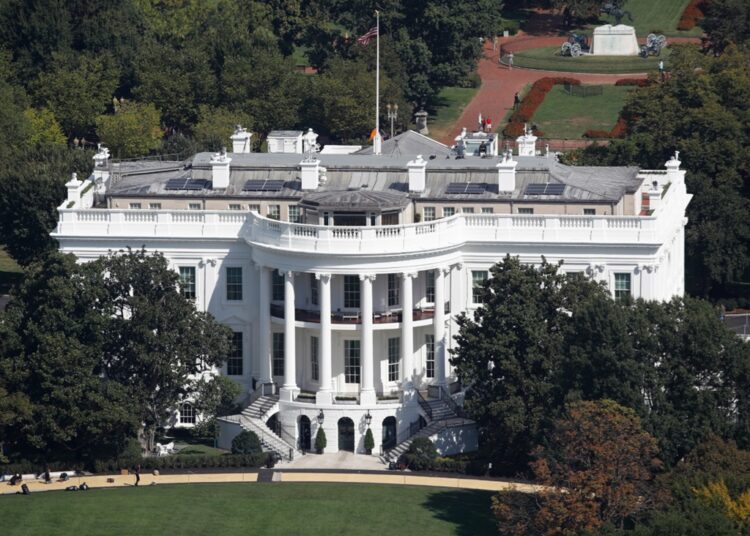 В Белом доме заявили, что Путин и Зеленский готовы сесть за один стол переговоров