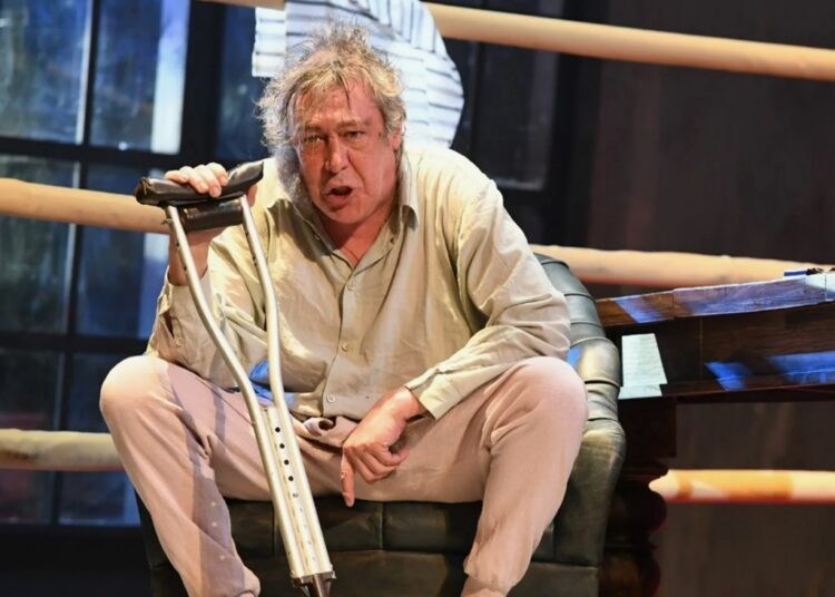 У выпавшего из окна сына Михаила Ефремова Николая обострилось хроническое заболевание