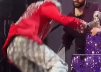 Страдающий диабетом Киркоров упал на сцене прямо во время концерта. Видео