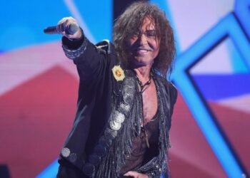 Молодящийся в 76 лет Леонтьев выступил перед зрителями в Казани