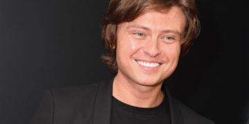 “Привык, что его облизывают”: Прохор Шаляпин довел до слез новоиспеченную супругу