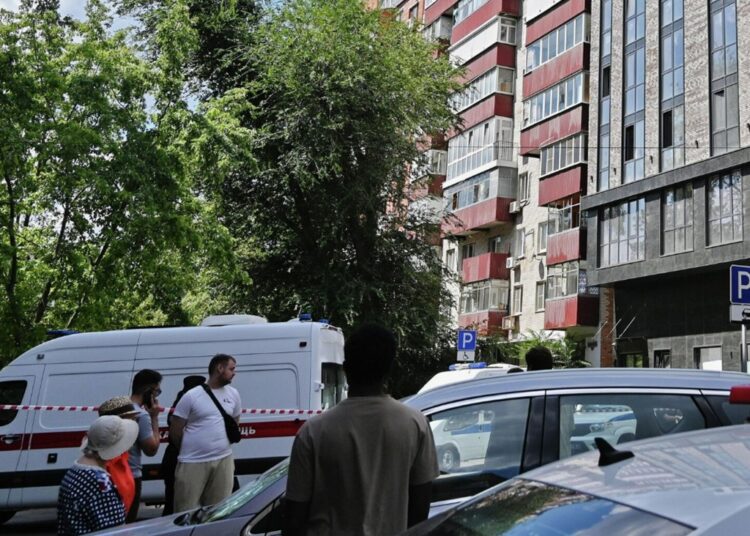 В результате атаки дронов ВСУ на Ростов-на-Дону ранения получили не менее 13 человек