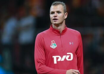 Чисто деловая встреча: футболист Тарасов оправдался за флирт с моделями